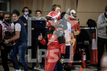 2022-03-19 - LECLERC Charles (mco), Scuderia Ferrari F1-75, portrait celebrates his pole position during the Formula 1 Gulf Air Bahrain Grand Prix 2022, 1st round of the 2022 FIA Formula One World Championship, on the Bahrain International Circuit, from March 18 to 20, 2022 in Sakhir, Bahrain - FORMULA 1 GULF AIR BAHRAIN GRAND PRIX 2022, 1ST ROUND OF THE 2022 FIA FORMULA ONE WORLD CHAMPIONSHIP - FORMULA 1 - MOTORS