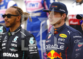 2022-03-20 - VERSTAPPEN Max (ned), Red Bull Racing RB18, portrait HAMILTON Lewis (gbr), Mercedes AMG F1 Team W13, portrait during the Formula 1 Gulf Air Bahrain Grand Prix 2022, 1st round of the 2022 FIA Formula One World Championship, on the Bahrain International Circuit, from March 18 to 20, 2022 in Sakhir, Bahrain - FORMULA 1 GULF AIR BAHRAIN GRAND PRIX 2022, 1ST ROUND OF THE 2022 FIA FORMULA ONE WORLD CHAMPIONSHIP - FORMULA 1 - MOTORS