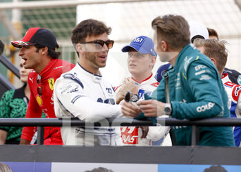 2022-03-20 - GASLY Pierre (fra), Scuderia AlphaTauri AT03, portrait HULKENBERG Nico (ger), Reserve Driver of Aston Martin F1 Team, portrait during the Formula 1 Gulf Air Bahrain Grand Prix 2022, 1st round of the 2022 FIA Formula One World Championship, on the Bahrain International Circuit, from March 18 to 20, 2022 in Sakhir, Bahrain - FORMULA 1 GULF AIR BAHRAIN GRAND PRIX 2022, 1ST ROUND OF THE 2022 FIA FORMULA ONE WORLD CHAMPIONSHIP - FORMULA 1 - MOTORS