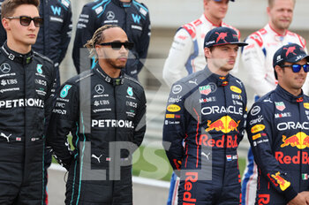 2022-03-20 - HAMILTON Lewis (gbr), Mercedes AMG F1 Team W13, portrait VERSTAPPEN Max (ned), Red Bull Racing RB18, portrait during the Formula 1 Gulf Air Bahrain Grand Prix 2022, 1st round of the 2022 FIA Formula One World Championship, on the Bahrain International Circuit, from March 18 to 20, 2022 in Sakhir, Bahrain - FORMULA 1 GULF AIR BAHRAIN GRAND PRIX 2022, 1ST ROUND OF THE 2022 FIA FORMULA ONE WORLD CHAMPIONSHIP - FORMULA 1 - MOTORS