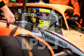 2022-03-20 - NORRIS Lando (gbr), McLaren F1 Team MCL36, portrait during the Formula 1 Gulf Air Bahrain Grand Prix 2022, 1st round of the 2022 FIA Formula One World Championship, on the Bahrain International Circuit, from March 18 to 20, 2022 in Sakhir, Bahrain - FORMULA 1 GULF AIR BAHRAIN GRAND PRIX 2022, 1ST ROUND OF THE 2022 FIA FORMULA ONE WORLD CHAMPIONSHIP - FORMULA 1 - MOTORS
