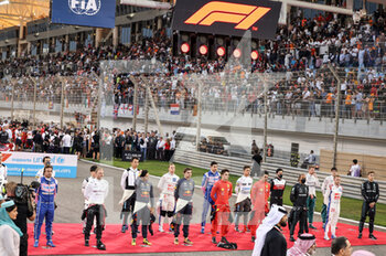 2022-03-20 - Drivers family picture during national anthem on the starting grid during the Formula 1 Gulf Air Bahrain Grand Prix 2022, 1st round of the 2022 FIA Formula One World Championship, on the Bahrain International Circuit, from March 18 to 20, 2022 in Sakhir, Bahrain - FORMULA 1 GULF AIR BAHRAIN GRAND PRIX 2022, 1ST ROUND OF THE 2022 FIA FORMULA ONE WORLD CHAMPIONSHIP - FORMULA 1 - MOTORS