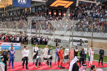 2022-03-20 - Pilotes drivers pose before the GP during the Formula 1 Gulf Air Bahrain Grand Prix 2022, 1st round of the 2022 FIA Formula One World Championship, on the Bahrain International Circuit, from March 18 to 20, 2022 in Sakhir, Bahrain - FORMULA 1 GULF AIR BAHRAIN GRAND PRIX 2022, 1ST ROUND OF THE 2022 FIA FORMULA ONE WORLD CHAMPIONSHIP - FORMULA 1 - MOTORS