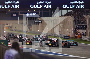 2022-03-20 - Start race 16 LECLERC Charles (mco), Scuderia Ferrari F1-75, action 01 VERSTAPPEN Max (nld), Red Bull Racing RB18, action 44 HAMILTON Lewis (gbr), Mercedes AMG F1 Team W13, action during the Formula 1 Gulf Air Bahrain Grand Prix 2022, 1st round of the 2022 FIA Formula One World Championship, on the Bahrain International Circuit, from March 18 to 20, 2022 in Sakhir, Bahrain - FORMULA 1 GULF AIR BAHRAIN GRAND PRIX 2022, 1ST ROUND OF THE 2022 FIA FORMULA ONE WORLD CHAMPIONSHIP - FORMULA 1 - MOTORS