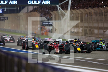 2022-03-20 - Start of the race: 16 LECLERC Charles (mco), Scuderia Ferrari F1-75, 16 LECLERC Charles (mco), Scuderia Ferrari F1-75, 44 HAMILTON Lewis (gbr), Mercedes AMG F1 Team W13, 11 PEREZ Sergio (mex), Red Bull Racing RB18, action during the Formula 1 Gulf Air Bahrain Grand Prix 2022, 1st round of the 2022 FIA Formula One World Championship, on the Bahrain International Circuit, from March 18 to 20, 2022 in Sakhir, Bahrain - FORMULA 1 GULF AIR BAHRAIN GRAND PRIX 2022, 1ST ROUND OF THE 2022 FIA FORMULA ONE WORLD CHAMPIONSHIP - FORMULA 1 - MOTORS