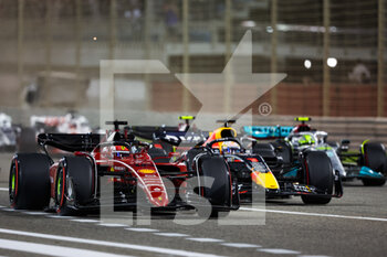 2022-03-20 - Start of the race: 16 LECLERC Charles (mco), Scuderia Ferrari F1-75, 16 LECLERC Charles (mco), Scuderia Ferrari F1-75, 44 HAMILTON Lewis (gbr), Mercedes AMG F1 Team W13, action during the Formula 1 Gulf Air Bahrain Grand Prix 2022, 1st round of the 2022 FIA Formula One World Championship, on the Bahrain International Circuit, from March 18 to 20, 2022 in Sakhir, Bahrain - FORMULA 1 GULF AIR BAHRAIN GRAND PRIX 2022, 1ST ROUND OF THE 2022 FIA FORMULA ONE WORLD CHAMPIONSHIP - FORMULA 1 - MOTORS