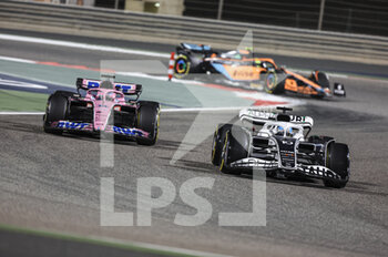 2022-03-20 - 10 GASLY Pierre (fra), Scuderia AlphaTauri AT03, action 14 ALONSO Fernando (spa), Alpine F1 Team A522, action during the Formula 1 Gulf Air Bahrain Grand Prix 2022, 1st round of the 2022 FIA Formula One World Championship, on the Bahrain International Circuit, from March 18 to 20, 2022 in Sakhir, Bahrain - FORMULA 1 GULF AIR BAHRAIN GRAND PRIX 2022, 1ST ROUND OF THE 2022 FIA FORMULA ONE WORLD CHAMPIONSHIP - FORMULA 1 - MOTORS
