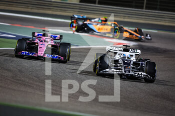 2022-03-20 - 10 GASLY Pierre (fra), Scuderia AlphaTauri AT03, 14 ALONSO Fernando (spa), Alpine F1 Team A522, action during the Formula 1 Gulf Air Bahrain Grand Prix 2022, 1st round of the 2022 FIA Formula One World Championship, on the Bahrain International Circuit, from March 18 to 20, 2022 in Sakhir, Bahrain - FORMULA 1 GULF AIR BAHRAIN GRAND PRIX 2022, 1ST ROUND OF THE 2022 FIA FORMULA ONE WORLD CHAMPIONSHIP - FORMULA 1 - MOTORS