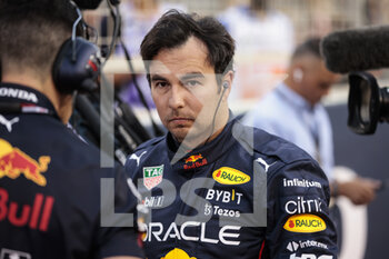 2022-03-20 - PEREZ Sergio (mex), Red Bull Racing RB18, portrait during the Formula 1 Gulf Air Bahrain Grand Prix 2022, 1st round of the 2022 FIA Formula One World Championship, on the Bahrain International Circuit, from March 18 to 20, 2022 in Sakhir, Bahrain - FORMULA 1 GULF AIR BAHRAIN GRAND PRIX 2022, 1ST ROUND OF THE 2022 FIA FORMULA ONE WORLD CHAMPIONSHIP - FORMULA 1 - MOTORS