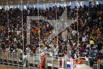 2022-03-20 - spectators, fans during the Formula 1 Gulf Air Bahrain Grand Prix 2022, 1st round of the 2022 FIA Formula One World Championship, on the Bahrain International Circuit, from March 18 to 20, 2022 in Sakhir, Bahrain - FORMULA 1 GULF AIR BAHRAIN GRAND PRIX 2022, 1ST ROUND OF THE 2022 FIA FORMULA ONE WORLD CHAMPIONSHIP - FORMULA 1 - MOTORS