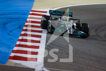 2022-03-20 - 44 HAMILTON Lewis (gbr), Mercedes AMG F1 Team W13, action during the Formula 1 Gulf Air Bahrain Grand Prix 2022, 1st round of the 2022 FIA Formula One World Championship, on the Bahrain International Circuit, from March 18 to 20, 2022 in Sakhir, Bahrain - FORMULA 1 GULF AIR BAHRAIN GRAND PRIX 2022, 1ST ROUND OF THE 2022 FIA FORMULA ONE WORLD CHAMPIONSHIP - FORMULA 1 - MOTORS