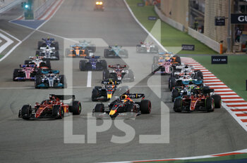 2022-03-20 - Start race 16 LECLERC Charles (mco), Scuderia Ferrari F1-75, action 01 VERSTAPPEN Max (nld), Red Bull Racing RB18, action 55 SAINZ Carlos (spa), Scuderia Ferrari F1-75, action during the Formula 1 Gulf Air Bahrain Grand Prix 2022, 1st round of the 2022 FIA Formula One World Championship, on the Bahrain International Circuit, from March 18 to 20, 2022 in Sakhir, Bahrain - FORMULA 1 GULF AIR BAHRAIN GRAND PRIX 2022, 1ST ROUND OF THE 2022 FIA FORMULA ONE WORLD CHAMPIONSHIP - FORMULA 1 - MOTORS