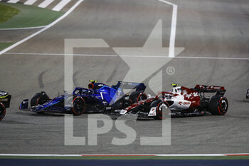 2022-03-20 - 24 ZHOU Guanyu (chi), Alfa Romeo F1 Team ORLEN C42, action 06 LATIFI Nicholas (can), Williams Racing FW44, action during the Formula 1 Gulf Air Bahrain Grand Prix 2022, 1st round of the 2022 FIA Formula One World Championship, on the Bahrain International Circuit, from March 18 to 20, 2022 in Sakhir, Bahrain - FORMULA 1 GULF AIR BAHRAIN GRAND PRIX 2022, 1ST ROUND OF THE 2022 FIA FORMULA ONE WORLD CHAMPIONSHIP - FORMULA 1 - MOTORS