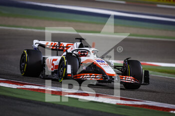 2022-03-20 - MAGNUSSEN Kevin (den), Haas F1 Team VF-22 Ferrari, action during the Formula 1 Gulf Air Bahrain Grand Prix 2022, 1st round of the 2022 FIA Formula One World Championship, on the Bahrain International Circuit, from March 18 to 20, 2022 in Sakhir, Bahrain - FORMULA 1 GULF AIR BAHRAIN GRAND PRIX 2022, 1ST ROUND OF THE 2022 FIA FORMULA ONE WORLD CHAMPIONSHIP - FORMULA 1 - MOTORS