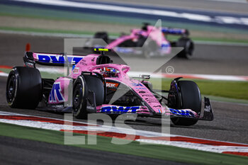 2022-03-20 - 31 OCON Esteban (fra), Alpine F1 Team A522, 14 ALONSO Fernando (spa), Alpine F1 Team A522, action during the Formula 1 Gulf Air Bahrain Grand Prix 2022, 1st round of the 2022 FIA Formula One World Championship, on the Bahrain International Circuit, from March 18 to 20, 2022 in Sakhir, Bahrain - FORMULA 1 GULF AIR BAHRAIN GRAND PRIX 2022, 1ST ROUND OF THE 2022 FIA FORMULA ONE WORLD CHAMPIONSHIP - FORMULA 1 - MOTORS