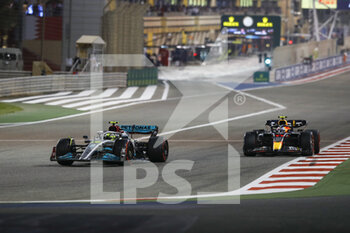 2022-03-20 - 44 HAMILTON Lewis (gbr), Mercedes AMG F1 Team W13, action 11 PEREZ Sergio (mex), Red Bull Racing RB18, action during the Formula 1 Gulf Air Bahrain Grand Prix 2022, 1st round of the 2022 FIA Formula One World Championship, on the Bahrain International Circuit, from March 18 to 20, 2022 in Sakhir, Bahrain - FORMULA 1 GULF AIR BAHRAIN GRAND PRIX 2022, 1ST ROUND OF THE 2022 FIA FORMULA ONE WORLD CHAMPIONSHIP - FORMULA 1 - MOTORS