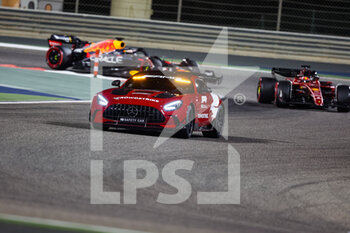 2022-03-20 - Mercedes AMG FIA Safety Car in action during the Formula 1 Gulf Air Bahrain Grand Prix 2022, 1st round of the 2022 FIA Formula One World Championship, on the Bahrain International Circuit, from March 18 to 20, 2022 in Sakhir, Bahrain - FORMULA 1 GULF AIR BAHRAIN GRAND PRIX 2022, 1ST ROUND OF THE 2022 FIA FORMULA ONE WORLD CHAMPIONSHIP - FORMULA 1 - MOTORS