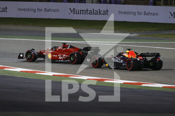 2022-03-20 - 16 LECLERC Charles (mco), Scuderia Ferrari F1-75, action 01 VERSTAPPEN Max (nld), Red Bull Racing RB18, action during the Formula 1 Gulf Air Bahrain Grand Prix 2022, 1st round of the 2022 FIA Formula One World Championship, on the Bahrain International Circuit, from March 18 to 20, 2022 in Sakhir, Bahrain - FORMULA 1 GULF AIR BAHRAIN GRAND PRIX 2022, 1ST ROUND OF THE 2022 FIA FORMULA ONE WORLD CHAMPIONSHIP - FORMULA 1 - MOTORS