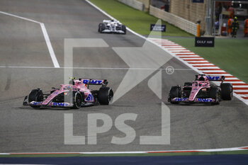 2022-03-20 - 31 OCON Esteban (fra), Alpine F1 Team A522, action 14 ALONSO Fernando (spa), Alpine F1 Team A522, action during the Formula 1 Gulf Air Bahrain Grand Prix 2022, 1st round of the 2022 FIA Formula One World Championship, on the Bahrain International Circuit, from March 18 to 20, 2022 in Sakhir, Bahrain - FORMULA 1 GULF AIR BAHRAIN GRAND PRIX 2022, 1ST ROUND OF THE 2022 FIA FORMULA ONE WORLD CHAMPIONSHIP - FORMULA 1 - MOTORS