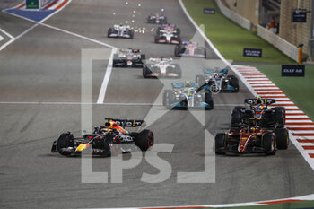 2022-03-20 - 01 VERSTAPPEN Max (nld), Red Bull Racing RB18, action 55 SAINZ Carlos (spa), Scuderia Ferrari F1-75, action 11 PEREZ Sergio (mex), Red Bull Racing RB18, action during the Formula 1 Gulf Air Bahrain Grand Prix 2022, 1st round of the 2022 FIA Formula One World Championship, on the Bahrain International Circuit, from March 18 to 20, 2022 in Sakhir, Bahrain - FORMULA 1 GULF AIR BAHRAIN GRAND PRIX 2022, 1ST ROUND OF THE 2022 FIA FORMULA ONE WORLD CHAMPIONSHIP - FORMULA 1 - MOTORS