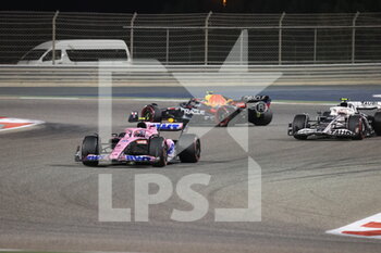 2022-03-20 - 31 OCON Esteban (fra), Alpine F1 Team A522, action 22 TSUNODA Yuki (jap), Scuderia AlphaTauri AT03, action 11 PEREZ Sergio (mex), Red Bull Racing RB18, action during the Formula 1 Gulf Air Bahrain Grand Prix 2022, 1st round of the 2022 FIA Formula One World Championship, on the Bahrain International Circuit, from March 18 to 20, 2022 in Sakhir, Bahrain - FORMULA 1 GULF AIR BAHRAIN GRAND PRIX 2022, 1ST ROUND OF THE 2022 FIA FORMULA ONE WORLD CHAMPIONSHIP - FORMULA 1 - MOTORS