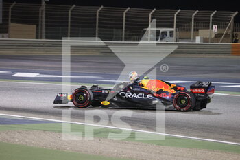 2022-03-20 - 11 PEREZ Sergio (mex), Red Bull Racing RB18, action during the Formula 1 Gulf Air Bahrain Grand Prix 2022, 1st round of the 2022 FIA Formula One World Championship, on the Bahrain International Circuit, from March 18 to 20, 2022 in Sakhir, Bahrain - FORMULA 1 GULF AIR BAHRAIN GRAND PRIX 2022, 1ST ROUND OF THE 2022 FIA FORMULA ONE WORLD CHAMPIONSHIP - FORMULA 1 - MOTORS