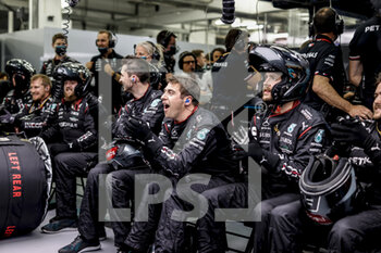 2022-03-20 - Mercedes AMG F1 Team, ambiance during the Formula 1 Gulf Air Bahrain Grand Prix 2022, 1st round of the 2022 FIA Formula One World Championship, on the Bahrain International Circuit, from March 18 to 20, 2022 in Sakhir, Bahrain - FORMULA 1 GULF AIR BAHRAIN GRAND PRIX 2022, 1ST ROUND OF THE 2022 FIA FORMULA ONE WORLD CHAMPIONSHIP - FORMULA 1 - MOTORS