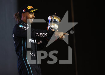 2022-03-20 - HAMILTON Lewis (gbr), Mercedes AMG F1 Team W13, portrait celebrates his third place on podium during the Formula 1 Gulf Air Bahrain Grand Prix 2022, 1st round of the 2022 FIA Formula One World Championship, on the Bahrain International Circuit, from March 18 to 20, 2022 in Sakhir, Bahrain - FORMULA 1 GULF AIR BAHRAIN GRAND PRIX 2022, 1ST ROUND OF THE 2022 FIA FORMULA ONE WORLD CHAMPIONSHIP - FORMULA 1 - MOTORS