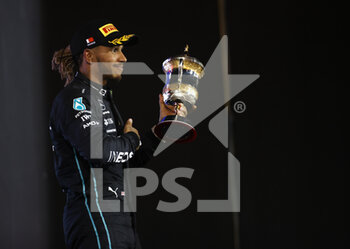 2022-03-20 - HAMILTON Lewis (gbr), Mercedes AMG F1 Team W13, portrait celebrates his third place on podium during the Formula 1 Gulf Air Bahrain Grand Prix 2022, 1st round of the 2022 FIA Formula One World Championship, on the Bahrain International Circuit, from March 18 to 20, 2022 in Sakhir, Bahrain - FORMULA 1 GULF AIR BAHRAIN GRAND PRIX 2022, 1ST ROUND OF THE 2022 FIA FORMULA ONE WORLD CHAMPIONSHIP - FORMULA 1 - MOTORS