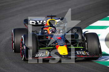 2022-03-25 - 01 VERSTAPPEN Max (nld), Red Bull Racing RB18, action during the Formula 1 STC Saudi Arabian Grand Prix 2022, 2nd round of the 2022 FIA Formula One World Championship, on the Jeddah Corniche Circuit, from March 25 to 27, 2022 in Jeddah, Saudi Arabia - FORMULA 1 STC SAUDI ARABIAN GRAND PRIX 2022, 2ND ROUND OF THE 2022 FIA FORMULA ONE WORLD CHAMPIONSHIP - FORMULA 1 - MOTORS