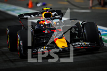 2022-03-25 - 11 PEREZ Sergio (mex), Red Bull Racing RB18, action during the Formula 1 STC Saudi Arabian Grand Prix 2022, 2nd round of the 2022 FIA Formula One World Championship, on the Jeddah Corniche Circuit, from March 25 to 27, 2022 in Jeddah, Saudi Arabia - FORMULA 1 STC SAUDI ARABIAN GRAND PRIX 2022, 2ND ROUND OF THE 2022 FIA FORMULA ONE WORLD CHAMPIONSHIP - FORMULA 1 - MOTORS