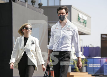 2022-03-26 - WOLFF Toto (aut), Team Principal & CEO of Mercedes AMG F1 Team, portrait with his wife Susie during the Formula 1 STC Saudi Arabian Grand Prix 2022, 2nd round of the 2022 FIA Formula One World Championship, on the Jeddah Corniche Circuit, from March 25 to 27, 2022 in Jeddah, Saudi Arabia - FORMULA 1 STC SAUDI ARABIAN GRAND PRIX 2022, 2ND ROUND OF THE 2022 FIA FORMULA ONE WORLD CHAMPIONSHIP - FORMULA 1 - MOTORS
