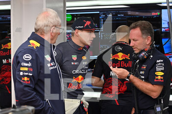 2022-03-26 - VERSTAPPEN Max (ned), Red Bull Racing RB18, MARKO Helmut (aut), Drivers' Manager of Red Bull Racing, HORNER Christian (gbr), Team Principal of Red Bull Racing, portrait during the Formula 1 STC Saudi Arabian Grand Prix 2022, 2nd round of the 2022 FIA Formula One World Championship, on the Jeddah Corniche Circuit, from March 25 to 27, 2022 in Jeddah, Saudi Arabia - FORMULA 1 STC SAUDI ARABIAN GRAND PRIX 2022, 2ND ROUND OF THE 2022 FIA FORMULA ONE WORLD CHAMPIONSHIP - FORMULA 1 - MOTORS