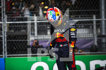 2022-03-26 - PEREZ Sergio (mex), Red Bull Racing RB18 celebrating his first pole position in F1 during the Formula 1 STC Saudi Arabian Grand Prix 2022, 2nd round of the 2022 FIA Formula One World Championship, on the Jeddah Corniche Circuit, from March 25 to 27, 2022 in Jeddah, Saudi Arabia - FORMULA 1 STC SAUDI ARABIAN GRAND PRIX 2022, 2ND ROUND OF THE 2022 FIA FORMULA ONE WORLD CHAMPIONSHIP - FORMULA 1 - MOTORS