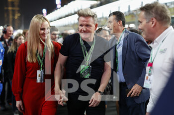 2022-03-27 - Gordon Ramsay, International Chef and Restaurateur, portrait starting grid, grille de depart, during the Formula 1 STC Saudi Arabian Grand Prix 2022, 2nd round of the 2022 FIA Formula One World Championship, on the Jeddah Corniche Circuit, from March 25 to 27, 2022 in Jeddah, Saudi Arabia - FORMULA 1 STC SAUDI ARABIAN GRAND PRIX 2022, 2ND ROUND OF THE 2022 FIA FORMULA ONE WORLD CHAMPIONSHIP - FORMULA 1 - MOTORS