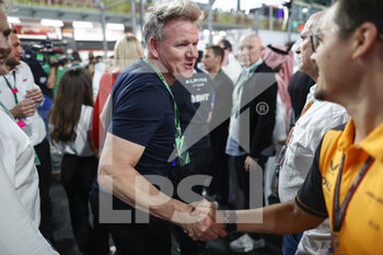 2022-03-27 - Gordon Ramsay, International Chef and Restaurateur, portrait starting grid, grille de depart, during the Formula 1 STC Saudi Arabian Grand Prix 2022, 2nd round of the 2022 FIA Formula One World Championship, on the Jeddah Corniche Circuit, from March 25 to 27, 2022 in Jeddah, Saudi Arabia - FORMULA 1 STC SAUDI ARABIAN GRAND PRIX 2022, 2ND ROUND OF THE 2022 FIA FORMULA ONE WORLD CHAMPIONSHIP - FORMULA 1 - MOTORS