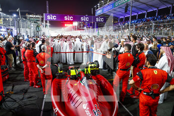 2022-03-27 - 16 LECLERC Charles (mco), Scuderia Ferrari F1-75, Starting grid, during the Formula 1 STC Saudi Arabian Grand Prix 2022, 2nd round of the 2022 FIA Formula One World Championship, on the Jeddah Corniche Circuit, from March 25 to 27, 2022 in Jeddah, Saudi Arabia - FORMULA 1 STC SAUDI ARABIAN GRAND PRIX 2022, 2ND ROUND OF THE 2022 FIA FORMULA ONE WORLD CHAMPIONSHIP - FORMULA 1 - MOTORS