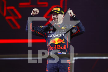 2022-03-27 - VERSTAPPEN Max (ned), Red Bull Racing RB18, portrait podium during the Formula 1 STC Saudi Arabian Grand Prix 2022, 2nd round of the 2022 FIA Formula One World Championship, on the Jeddah Corniche Circuit, from March 25 to 27, 2022 in Jeddah, Saudi Arabia - FORMULA 1 STC SAUDI ARABIAN GRAND PRIX 2022, 2ND ROUND OF THE 2022 FIA FORMULA ONE WORLD CHAMPIONSHIP - FORMULA 1 - MOTORS