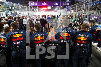 2022-03-27 - 11 PEREZ Sergio (mex), Red Bull Racing RB18, Starting grid during the Formula 1 STC Saudi Arabian Grand Prix 2022, 2nd round of the 2022 FIA Formula One World Championship, on the Jeddah Corniche Circuit, from March 25 to 27, 2022 in Jeddah, Saudi Arabia - FORMULA 1 STC SAUDI ARABIAN GRAND PRIX 2022, 2ND ROUND OF THE 2022 FIA FORMULA ONE WORLD CHAMPIONSHIP - FORMULA 1 - MOTORS