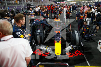 2022-03-27 - 11 PEREZ Sergio (mex), Red Bull Racing RB18, Starting grid during the Formula 1 STC Saudi Arabian Grand Prix 2022, 2nd round of the 2022 FIA Formula One World Championship, on the Jeddah Corniche Circuit, from March 25 to 27, 2022 in Jeddah, Saudi Arabia - FORMULA 1 STC SAUDI ARABIAN GRAND PRIX 2022, 2ND ROUND OF THE 2022 FIA FORMULA ONE WORLD CHAMPIONSHIP - FORMULA 1 - MOTORS
