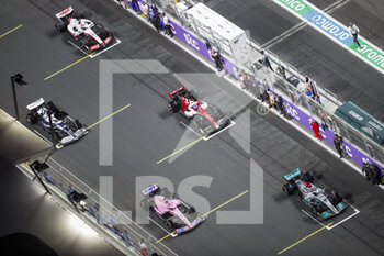 2022-03-27 - Starting grid, 63 RUSSELL George (gbr), Mercedes AMG F1 Team W13, 14 ALONSO Fernando (spa), Alpine F1 Team A522, 10 GASLY Pierre (fra), Scuderia AlphaTauri AT03, action during the Formula 1 STC Saudi Arabian Grand Prix 2022, 2nd round of the 2022 FIA Formula One World Championship, on the Jeddah Corniche Circuit, from March 25 to 27, 2022 in Jeddah, Saudi Arabia - FORMULA 1 STC SAUDI ARABIAN GRAND PRIX 2022, 2ND ROUND OF THE 2022 FIA FORMULA ONE WORLD CHAMPIONSHIP - FORMULA 1 - MOTORS