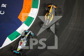 2022-03-27 - 04 NORRIS Lando (gbr), McLaren F1 Team MCL36, 44 HAMILTON Lewis (gbr), Mercedes AMG F1 Team W13, action during the Formula 1 STC Saudi Arabian Grand Prix 2022, 2nd round of the 2022 FIA Formula One World Championship, on the Jeddah Corniche Circuit, from March 25 to 27, 2022 in Jeddah, Saudi Arabia - FORMULA 1 STC SAUDI ARABIAN GRAND PRIX 2022, 2ND ROUND OF THE 2022 FIA FORMULA ONE WORLD CHAMPIONSHIP - FORMULA 1 - MOTORS