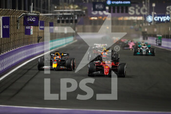 2022-03-27 - 16 LECLERC Charles (mco), Scuderia Ferrari F1-75, 01 VERSTAPPEN Max (nld), Red Bull Racing RB18, action during the Formula 1 STC Saudi Arabian Grand Prix 2022, 2nd round of the 2022 FIA Formula One World Championship, on the Jeddah Corniche Circuit, from March 25 to 27, 2022 in Jeddah, Saudi Arabia - FORMULA 1 STC SAUDI ARABIAN GRAND PRIX 2022, 2ND ROUND OF THE 2022 FIA FORMULA ONE WORLD CHAMPIONSHIP - FORMULA 1 - MOTORS