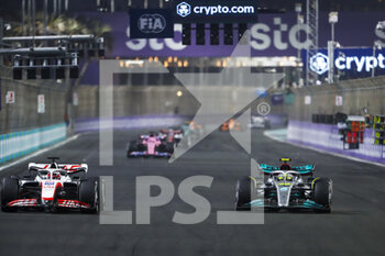2022-03-27 - 44 HAMILTON Lewis (gbr), Mercedes AMG F1 Team W13, 20 MAGNUSSEN Kevin (den), Haas F1 Team VF-22 Ferrari, action during the Formula 1 STC Saudi Arabian Grand Prix 2022, 2nd round of the 2022 FIA Formula One World Championship, on the Jeddah Corniche Circuit, from March 25 to 27, 2022 in Jeddah, Saudi Arabia - FORMULA 1 STC SAUDI ARABIAN GRAND PRIX 2022, 2ND ROUND OF THE 2022 FIA FORMULA ONE WORLD CHAMPIONSHIP - FORMULA 1 - MOTORS