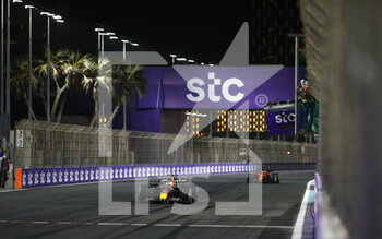 2022-03-27 - 01 VERSTAPPEN Max (nld), Red Bull Racing RB18, action during the Formula 1 STC Saudi Arabian Grand Prix 2022, 2nd round of the 2022 FIA Formula One World Championship, on the Jeddah Corniche Circuit, from March 25 to 27, 2022 in Jeddah, Saudi Arabia - FORMULA 1 STC SAUDI ARABIAN GRAND PRIX 2022, 2ND ROUND OF THE 2022 FIA FORMULA ONE WORLD CHAMPIONSHIP - FORMULA 1 - MOTORS