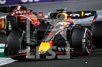 2022-03-27 - 01 VERSTAPPEN Max (nld), Red Bull Racing RB18, 16 LECLERC Charles (mco), Scuderia Ferrari F1-75, action during the Formula 1 STC Saudi Arabian Grand Prix 2022, 2nd round of the 2022 FIA Formula One World Championship, on the Jeddah Corniche Circuit, from March 25 to 27, 2022 in Jeddah, Saudi Arabia - FORMULA 1 STC SAUDI ARABIAN GRAND PRIX 2022, 2ND ROUND OF THE 2022 FIA FORMULA ONE WORLD CHAMPIONSHIP - FORMULA 1 - MOTORS