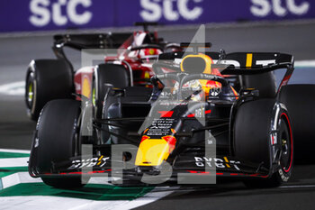 2022-03-27 - 01 VERSTAPPEN Max (nld), Red Bull Racing RB18, 16 LECLERC Charles (mco), Scuderia Ferrari F1-75, action during the Formula 1 STC Saudi Arabian Grand Prix 2022, 2nd round of the 2022 FIA Formula One World Championship, on the Jeddah Corniche Circuit, from March 25 to 27, 2022 in Jeddah, Saudi Arabia - FORMULA 1 STC SAUDI ARABIAN GRAND PRIX 2022, 2ND ROUND OF THE 2022 FIA FORMULA ONE WORLD CHAMPIONSHIP - FORMULA 1 - MOTORS