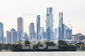 2022-04-06 - The city skyline during the Formula 1 Heineken Australian Grand Prix 2022, 3rd round of the 2022 FIA Formula One World Championship, on the Albert Park Circuit, from April 8 to 10, 2022 in Melbourne, Australia - FORMULA 1 HEINEKEN AUSTRALIAN GRAND PRIX 2022, 3RD ROUND OF THE 2022 FIA FORMULA ONE WORLD CHAMPIONSHIP - FORMULA 1 - MOTORS