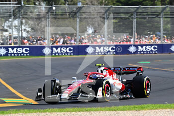2022-04-06 - 24 ZHOU Guanyu (chi), Alfa Romeo F1 Team ORLEN C42, action during the Formula 1 Heineken Australian Grand Prix 2022, 3rd round of the 2022 FIA Formula One World Championship, on the Albert Park Circuit, from April 8 to 10, 2022 in Melbourne, Australia - FORMULA 1 HEINEKEN AUSTRALIAN GRAND PRIX 2022, 3RD ROUND OF THE 2022 FIA FORMULA ONE WORLD CHAMPIONSHIP - FORMULA 1 - MOTORS