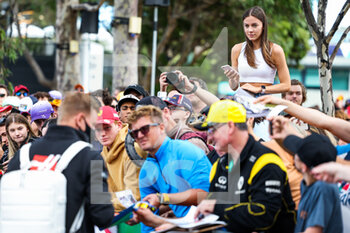 2022-04-07 - Fans during the Formula 1 Heineken Australian Grand Prix 2022, 3rd round of the 2022 FIA Formula One World Championship, on the Albert Park Circuit, from April 8 to 10, 2022 in Melbourne, Australia - FORMULA 1 HEINEKEN AUSTRALIAN GRAND PRIX 2022, 3RD ROUND OF THE 2022 FIA FORMULA ONE WORLD CHAMPIONSHIP - FORMULA 1 - MOTORS